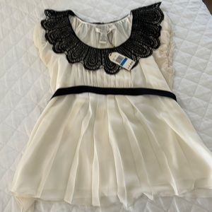 Beautiful lace collar blouse